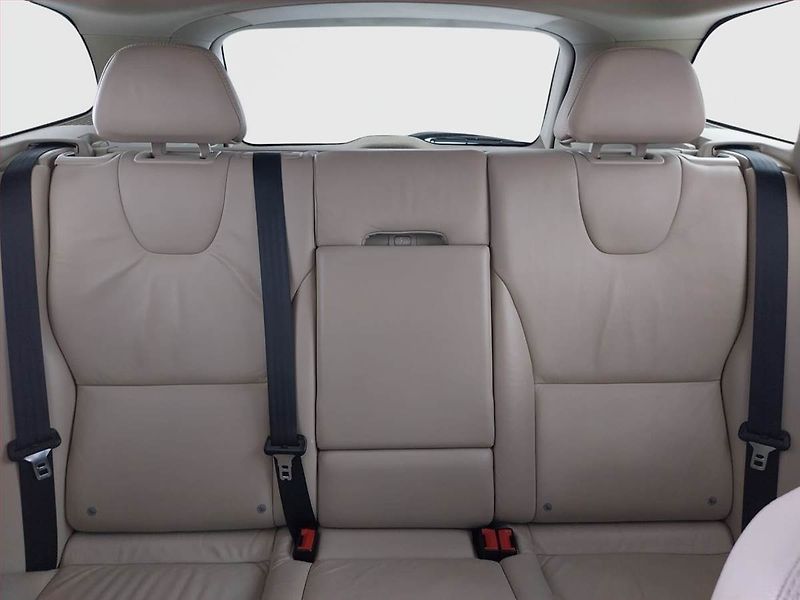 Volvo XC60 (2012) D3, 4X4, Automat, Xenony - fotka 10 z 19