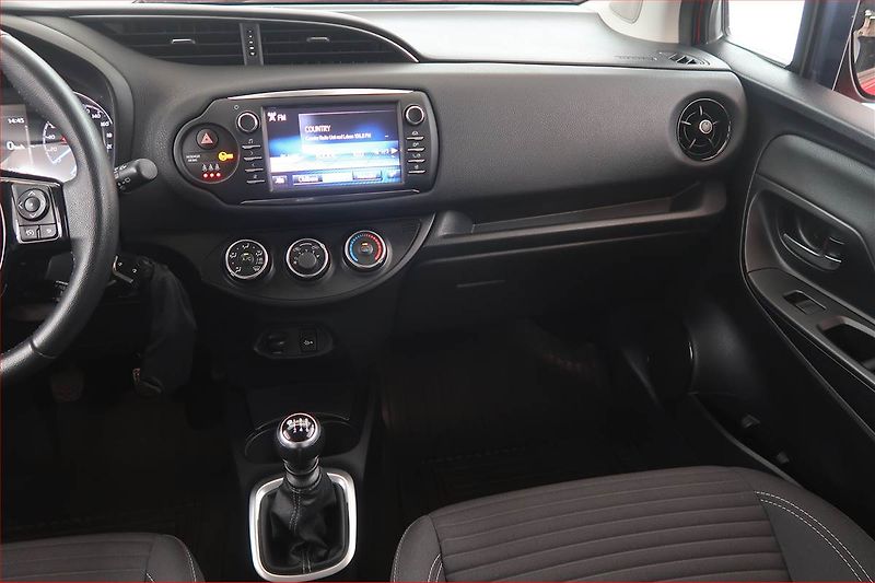 Toyota Yaris (2018) 1.5 Dual VVT-i, Serv.kniha - fotka 8 z 17