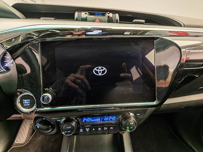 Toyota Hilux 2.8 D-4D Double Cab 4x4 Active - fotka 25 z 32