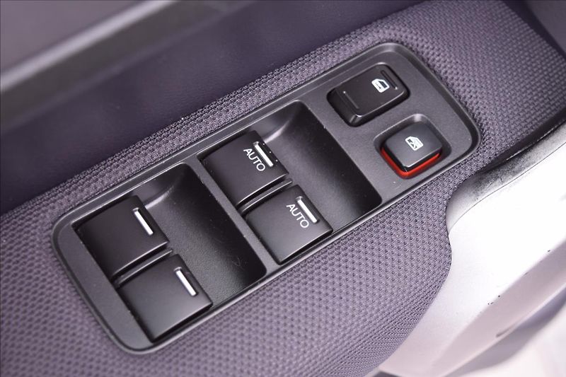 Honda CR-V 2,2 d 103KW TAŽNÉ 4X4 2XKOLA - fotka 32 z 50