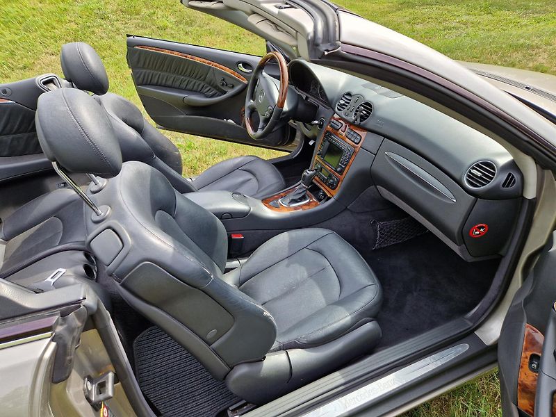 Mercedes-Benz CLK (2004) - fotka 8 z 11