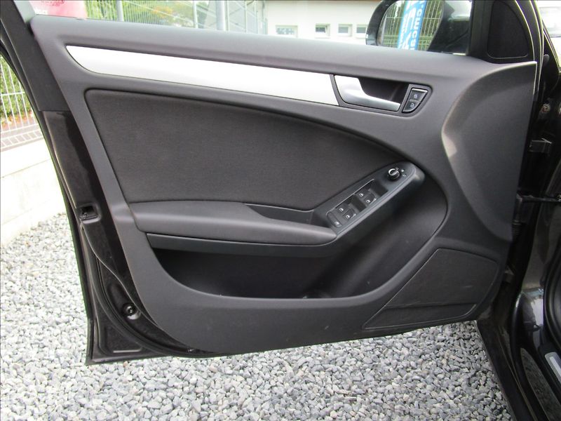 Audi A4 Avant 3.0TDi V6 Quattro, Bi-xe - fotka 16 z 41