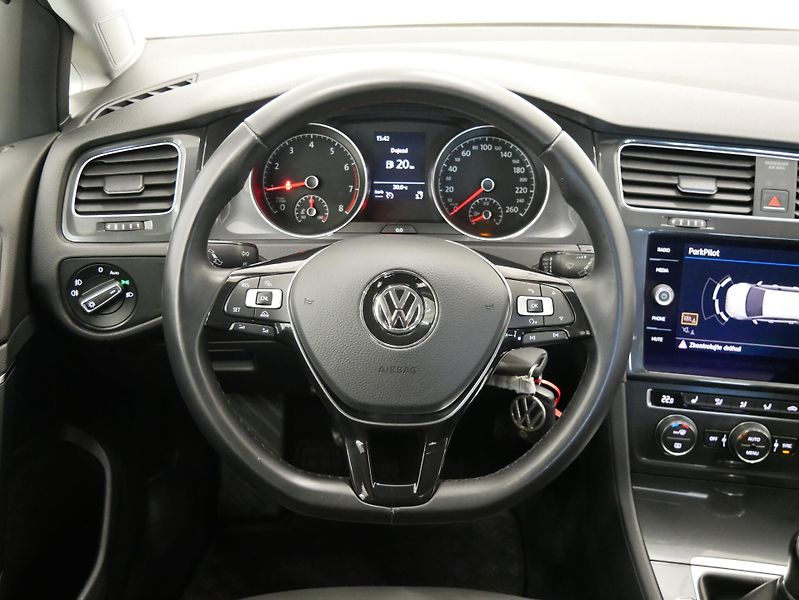 Volkswagen Golf - fotka 17 z 26