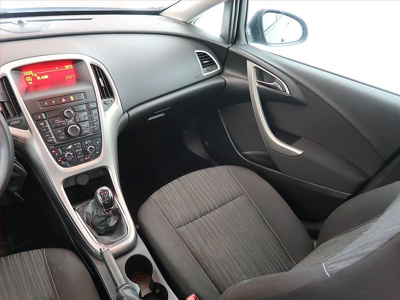 Opel Astra (2010) 1.6 16V, po STK, jezdí dobře - fotka 8 z 18