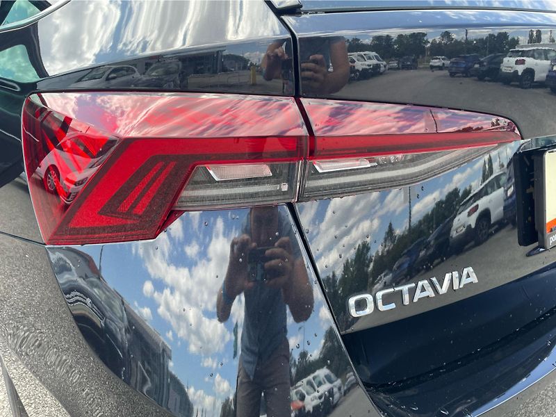 Škoda Octavia COMBI 2.0 TDi STYLE - fotka 25 z 26