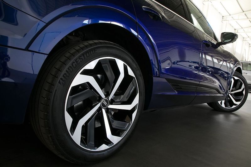 Audi e-tron 55 300kW S-Line Tažné Panorama - fotka 11 z 47