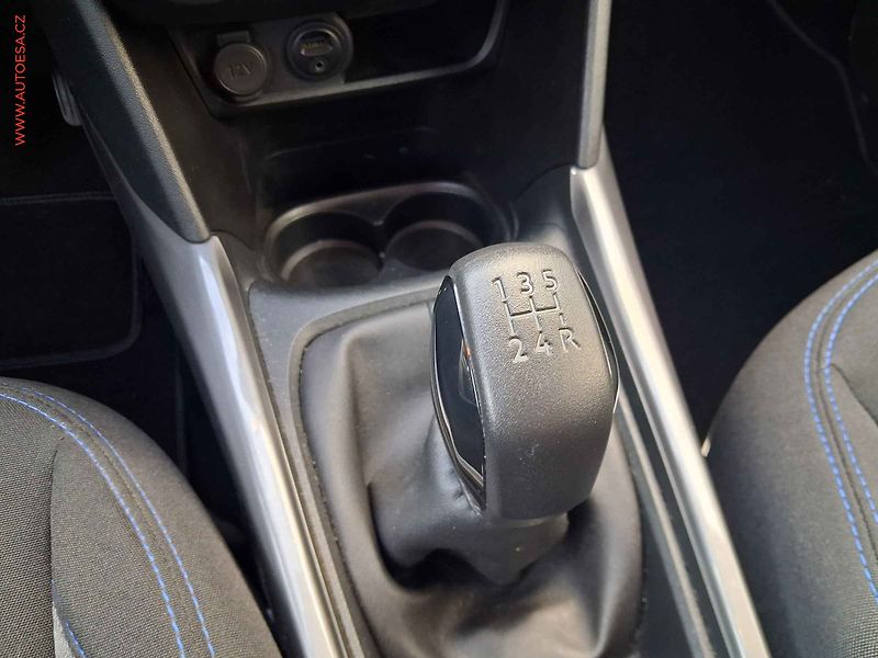 Peugeot 2008 (2017) 1.2 PT, Style, navi, TZ - fotka 12 z 18