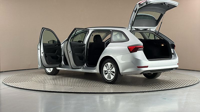 Škoda Octavia 2.0 TDI Ambition Combi - fotka 7 z 24