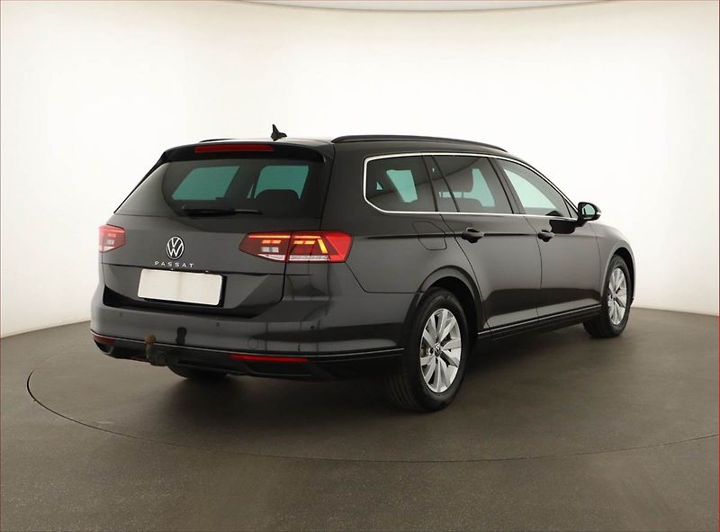 Volkswagen Passat (2023) 2.0 TDI, Automat, Navi - fotka 5 z 21