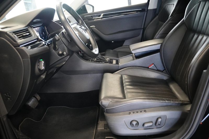 Škoda Superb - fotka 11 z 27