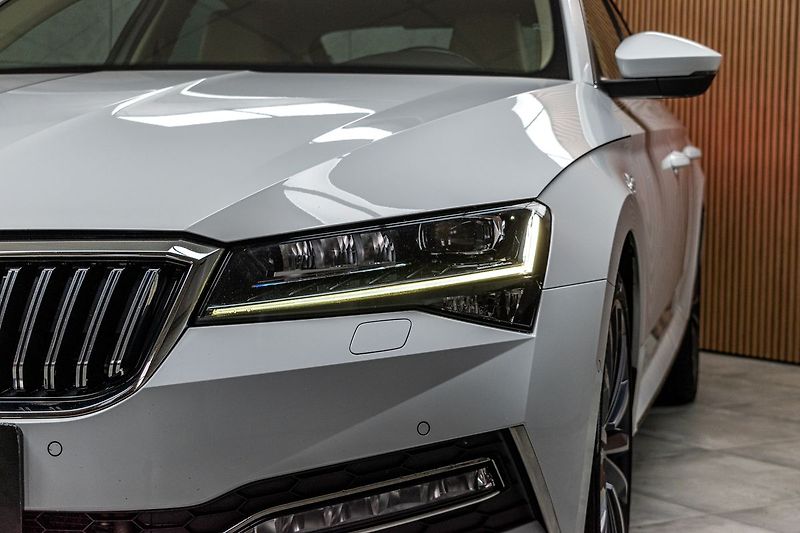 Škoda Superb 2.0 TDI L&K*TAŽNÉ*DPH*ČR 1.MAJ - fotka 46 z 52