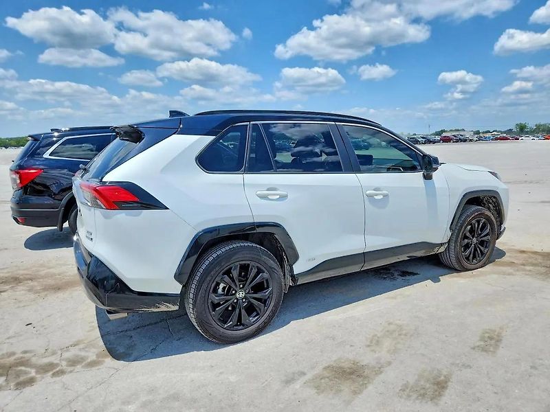 Toyota RAV4 (2024) Auto na cestě - fotka 3 z 13