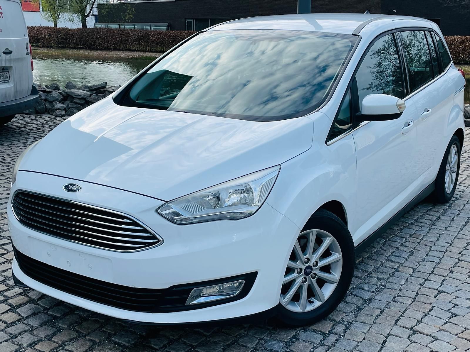 Ford Grand C-MAX 2.0TDCi MANUÁL 7MÍST SERVISKA