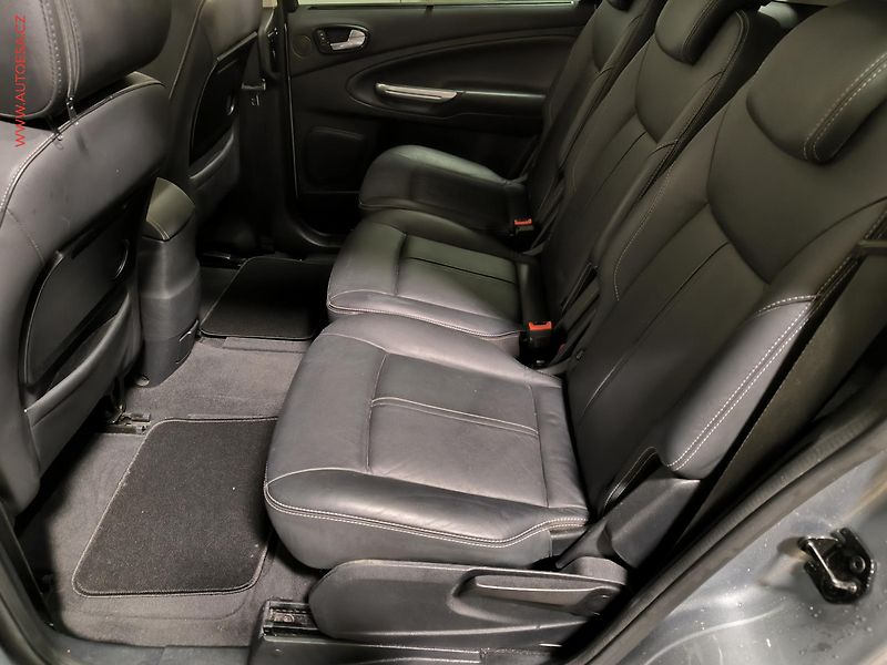 Ford S-MAX (2011) 2.0 TDCi, Titanium, navi - fotka 10 z 16