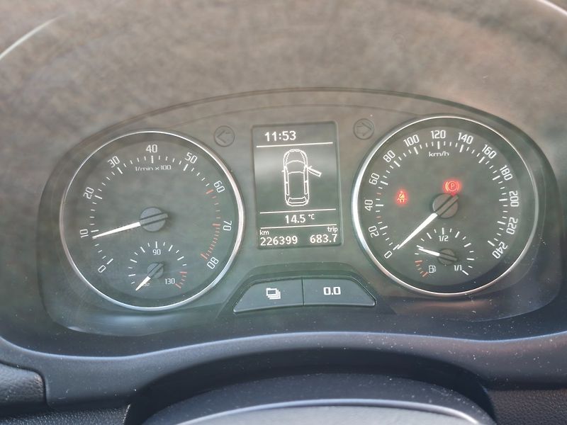Škoda Fabia (2012) 1,2 TSI 63 KW Ambiente - fotka 16 z 30