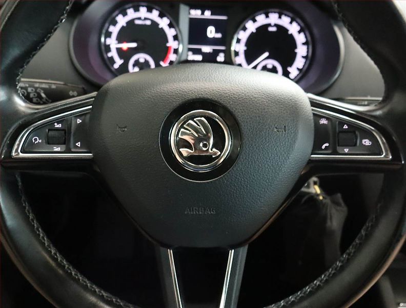 Škoda Octavia (2017) Ambition Plus 2.0 TDI 4x4 - fotka 12 z 24
