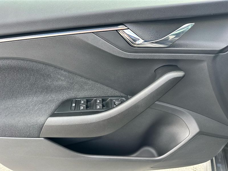 Škoda Kamiq 1,0 TSI / 85 kW Top Selection - fotka 19 z 23