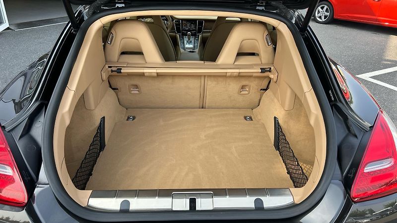 Porsche Panamera 4 - fotka 24 z 29