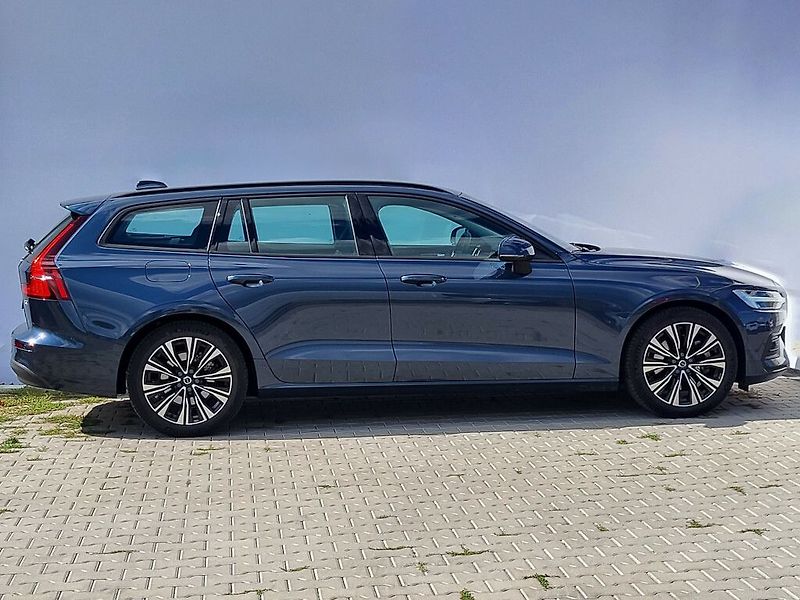 Volvo V60 CORE B4 FWD 145kW - fotka 30 z 32