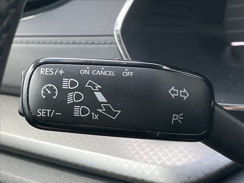 Škoda Octavia 2,0 TDI Combi Ambition Plus TA - fotka 11 z 23