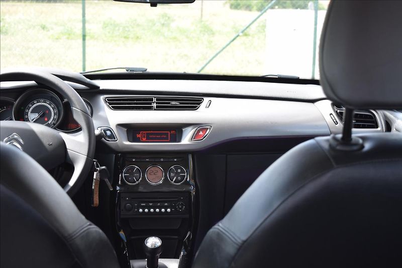 Citroën C3 1,2 i 60KW NÍZKÉ KM ALU PO STK - fotka 22 z 42