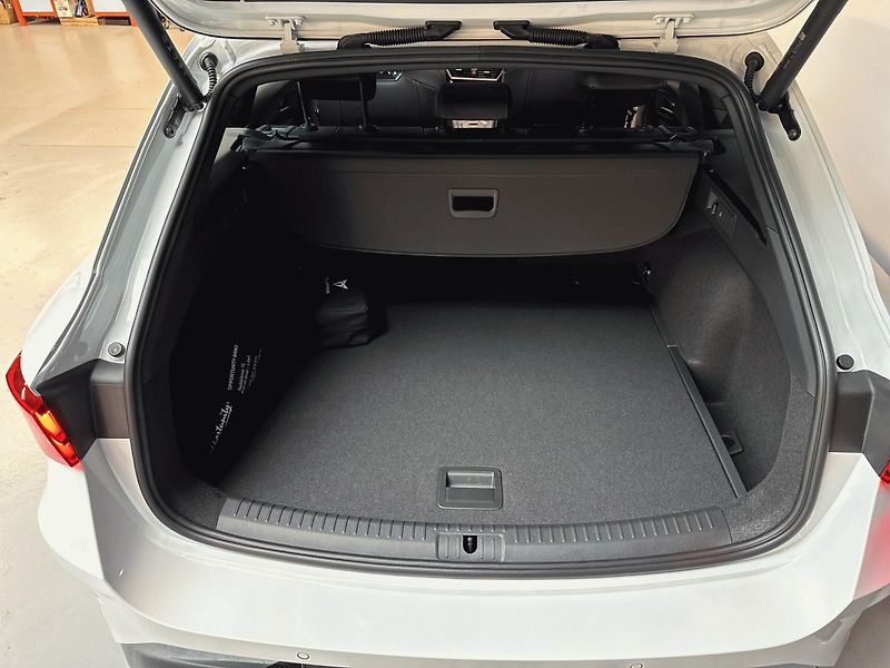 Cupra Leon (2026) SP 1.5 eTSI 150 DSG Black Edit - fotka 7 z 23
