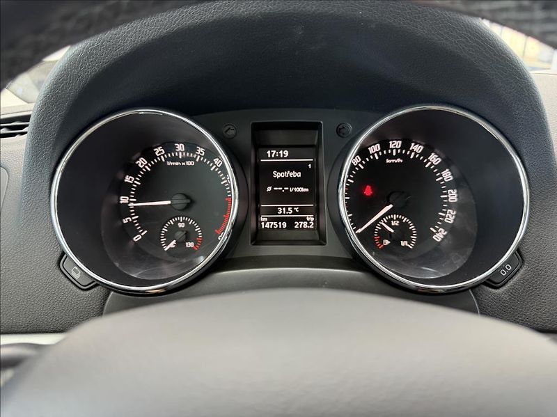 Škoda Yeti 2,0 TDi Outdoor 4x4, xeno/LED - fotka 18 z 33