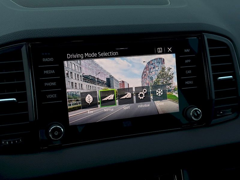 Škoda Karoq (2025) 2.0 TSi 140 Kw DSG 4x4 SportLi - fotka 18 z 30