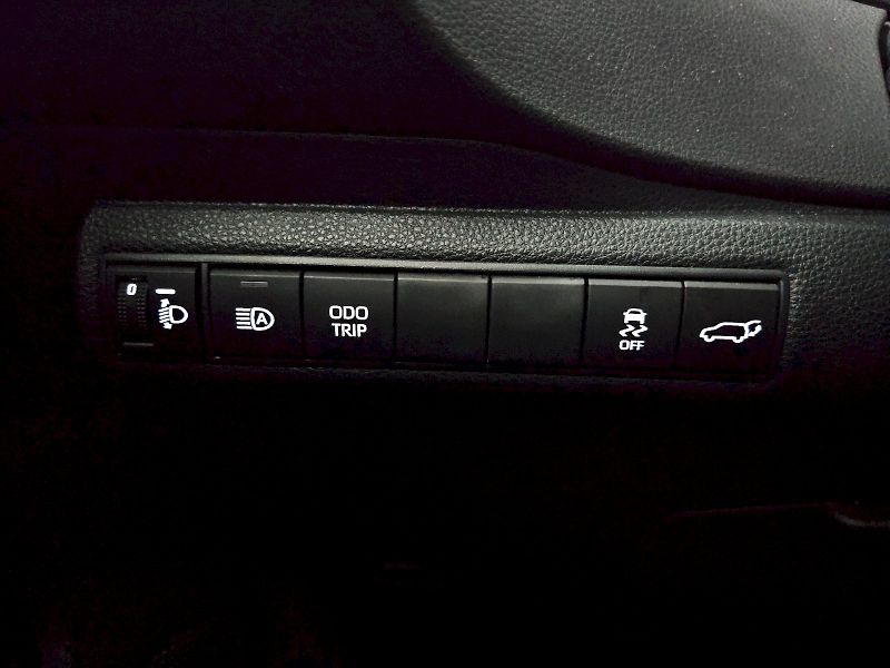 Toyota Corolla (2023) 2.0HEV 197k STYLE - fotka 22 z 26
