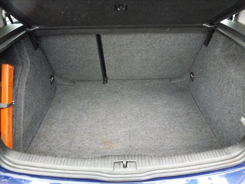Volkswagen Golf 1,4 16V  Basis - fotka 19 z 44
