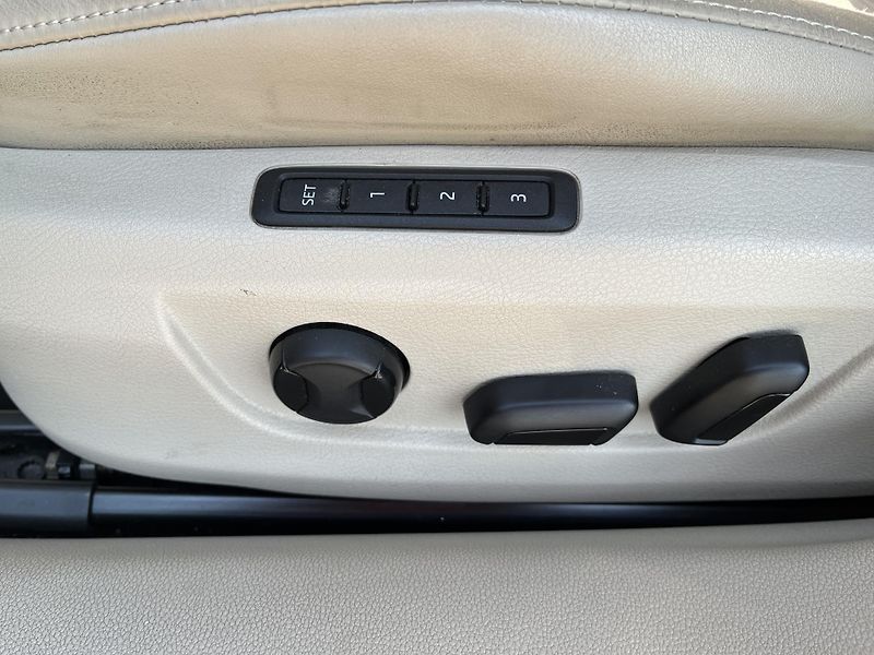 Škoda Superb 2.0 TDi DSG Style Plus - fotka 32 z 38