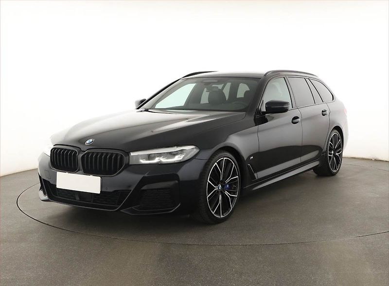 BMW Řada 5 (2022) M Sport 530d xDrive - fotka 2 z 21