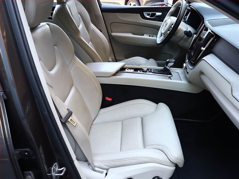 Volvo XC60 (2017) Inscription D5 AWD - fotka 7 z 20