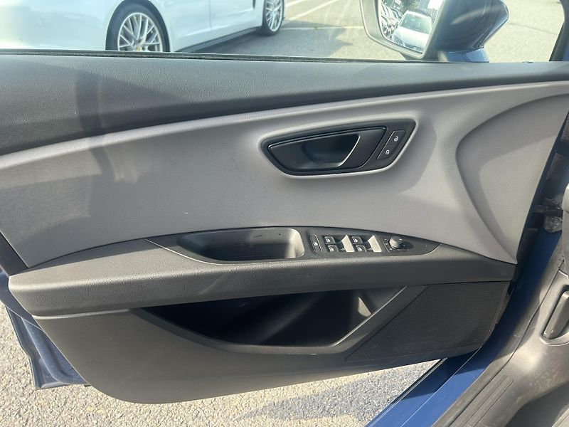 Seat Leon 1.2TSI 63kW - fotka 17 z 23