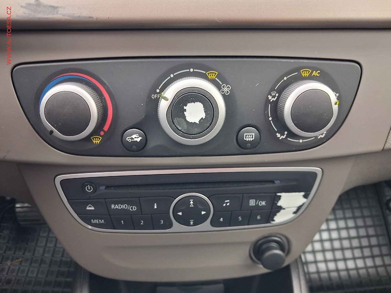 Renault Mégane (2011) 1.6i, 1.maj,ČR, AC, temp - fotka 13 z 16