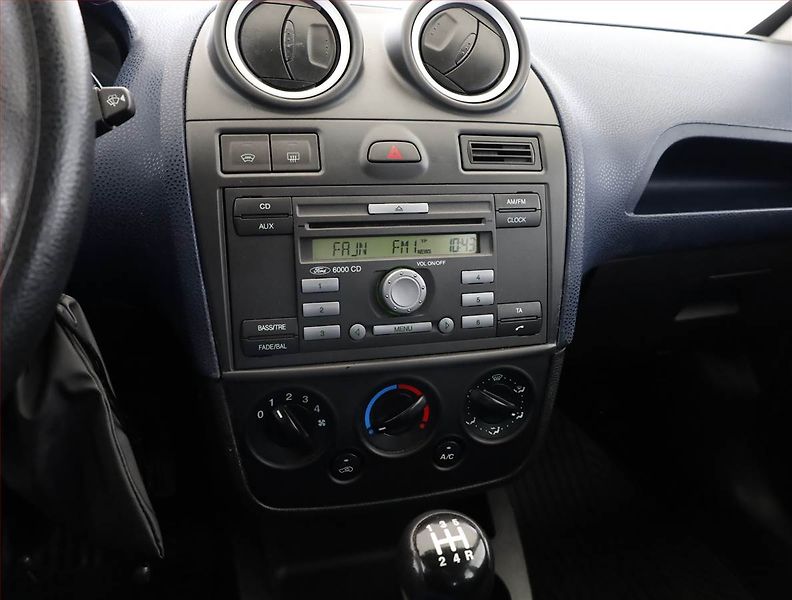 Ford Fiesta (2007) 1.4 16V, po STK, Tažné - fotka 9 z 15