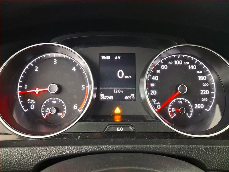Volkswagen Golf (2014) Highline 1.6 TDI, Navi - fotka 11 z 15