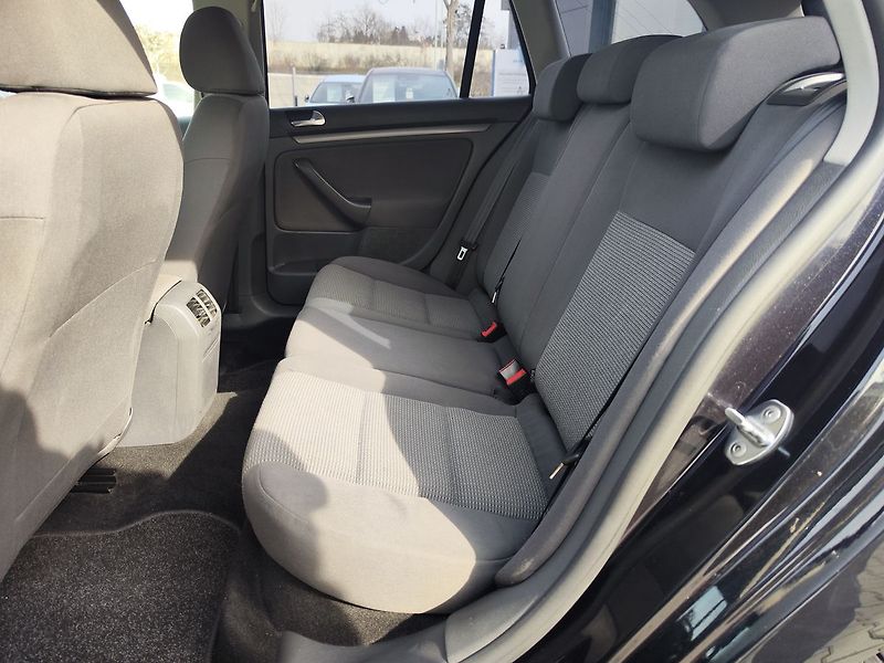 Volkswagen Golf 1.9 TDI/77kW DSG - fotka 11 z 24