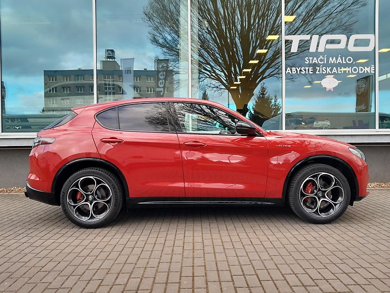 Alfa Romeo Stelvio (2026) Veloce 4x4 2,0 280PS - fotka 5 z 38