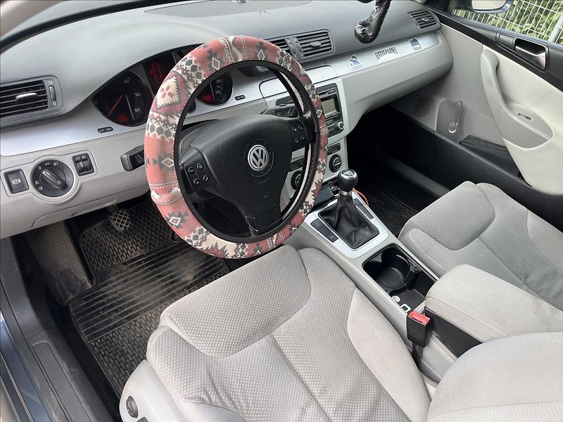 Volkswagen Passat 1,9 TDi KLIMA ROZVODY - fotka 9 z 32