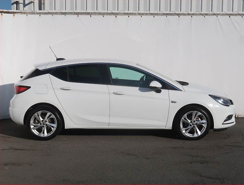 Opel Astra (2016) Innovation 1.4 T, Serv.kniha - fotka 6 z 18