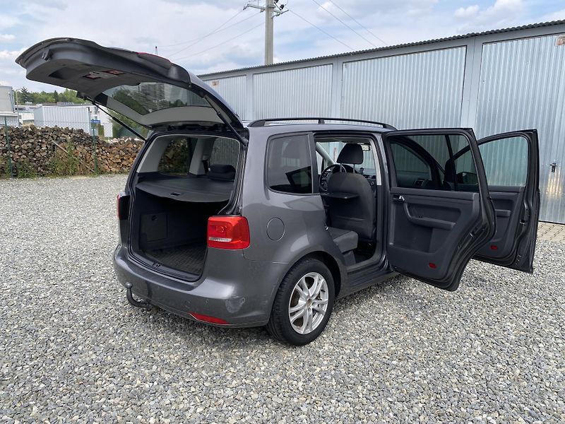 Volkswagen Touran 2.0TDi 140PS DSG TAŽNÉ - fotka 37 z 47