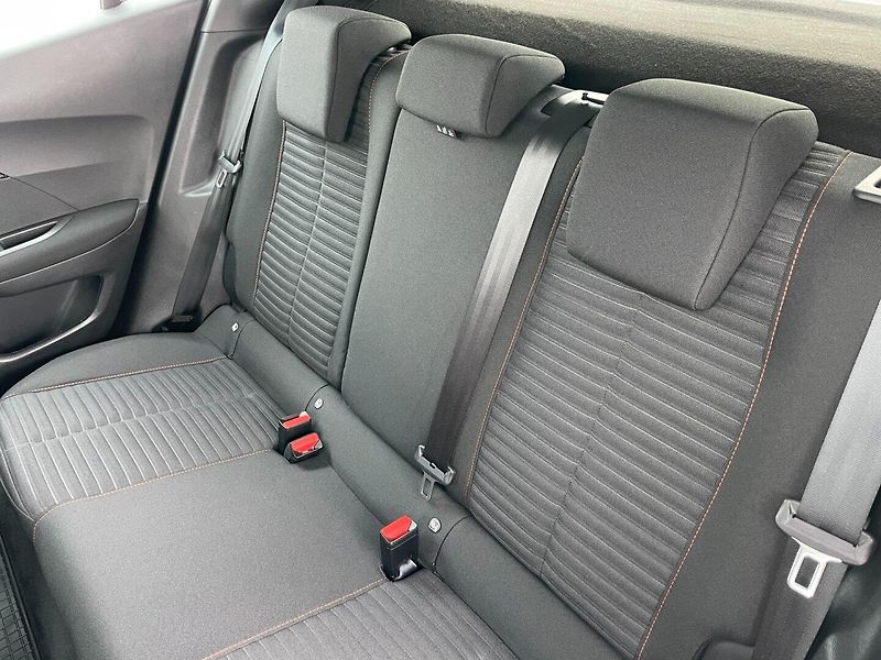 Peugeot 2008 (2021) 1.2 PureTech ČR! 1.majitel! - fotka 16 z 28