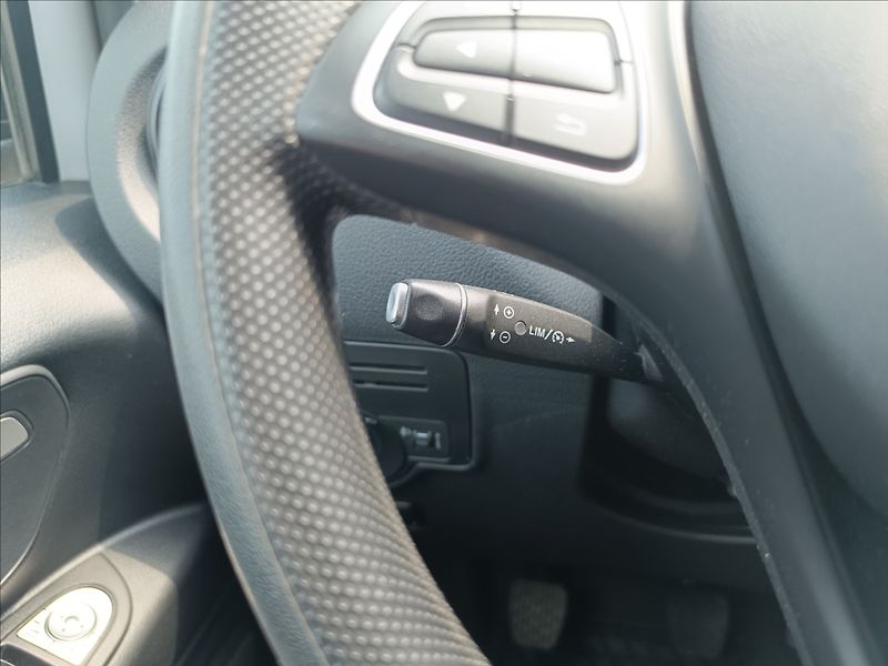Mercedes-Benz Vito 1,6 111 CDi Nosnost 1050kg - fotka 21 z 23
