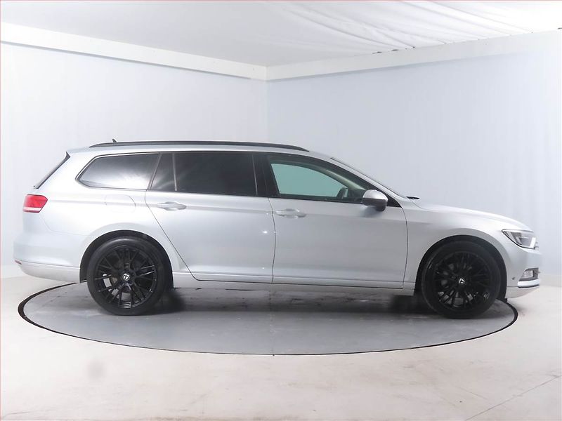 Volkswagen Passat (2016) Comfortline 2.0 TDI, Automat - fotka 6 z 22