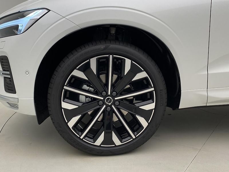 Volvo XC60 B5 AWD BRIGHT ULTRA AUT CZ - fotka 38 z 64