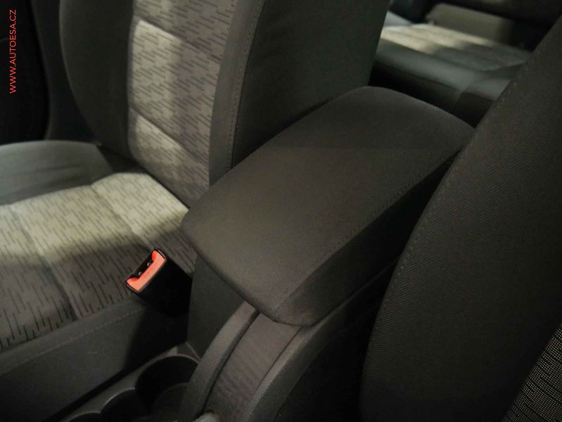 Škoda Octavia (2011) 1.6 TDI, 2.maj,ČR, servis - fotka 15 z 16