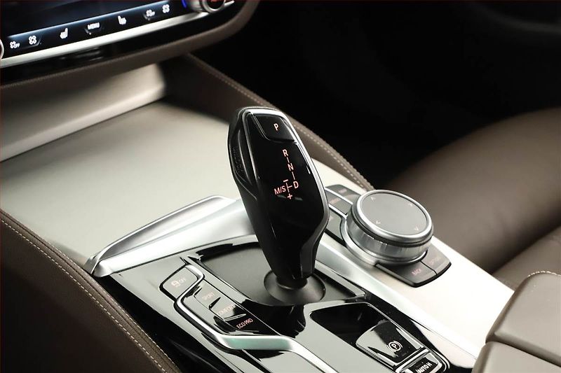 BMW Řada 5 (2021) 540i xDrive - fotka 10 z 20