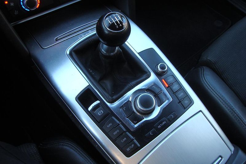 Audi A6 (2010) Avant 2.7 TDi, S-Line, Nová ST - fotka 46 z 56