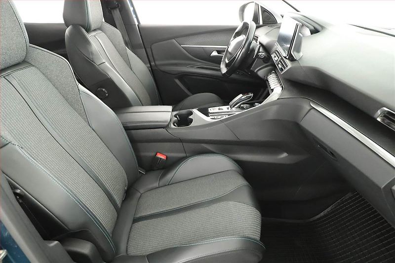 Peugeot 3008 (2021) 1.5 BlueHDi, Automat, ČR,1.maj - fotka 7 z 20